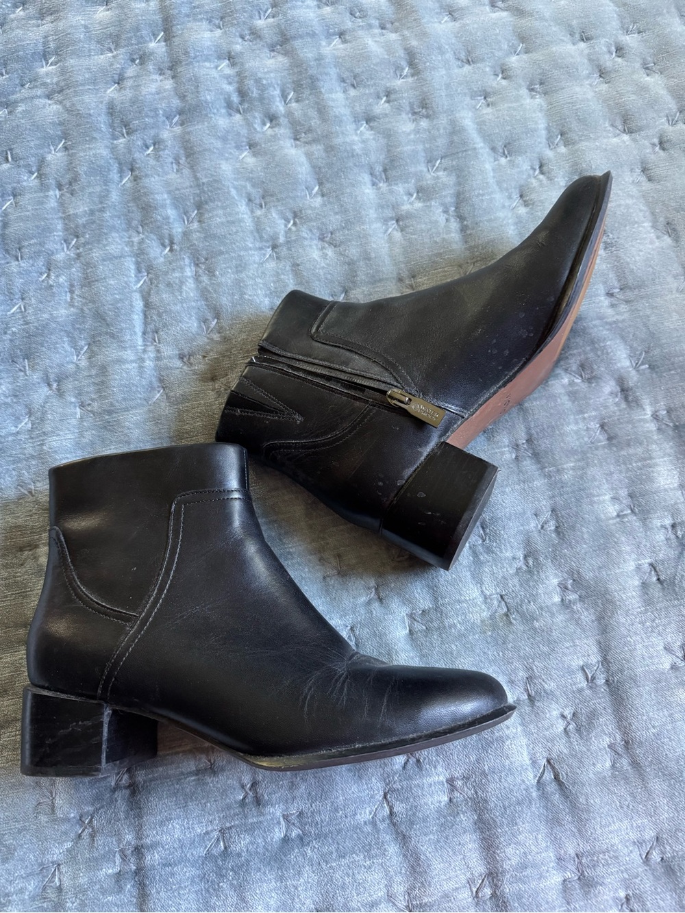 Vionic Black Leather Ankle Boots with Side Zip